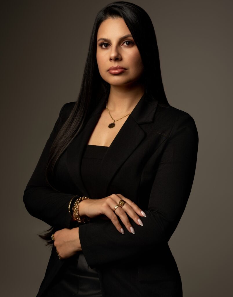 Jucieli Leal, Fundadora da Leal Administradora